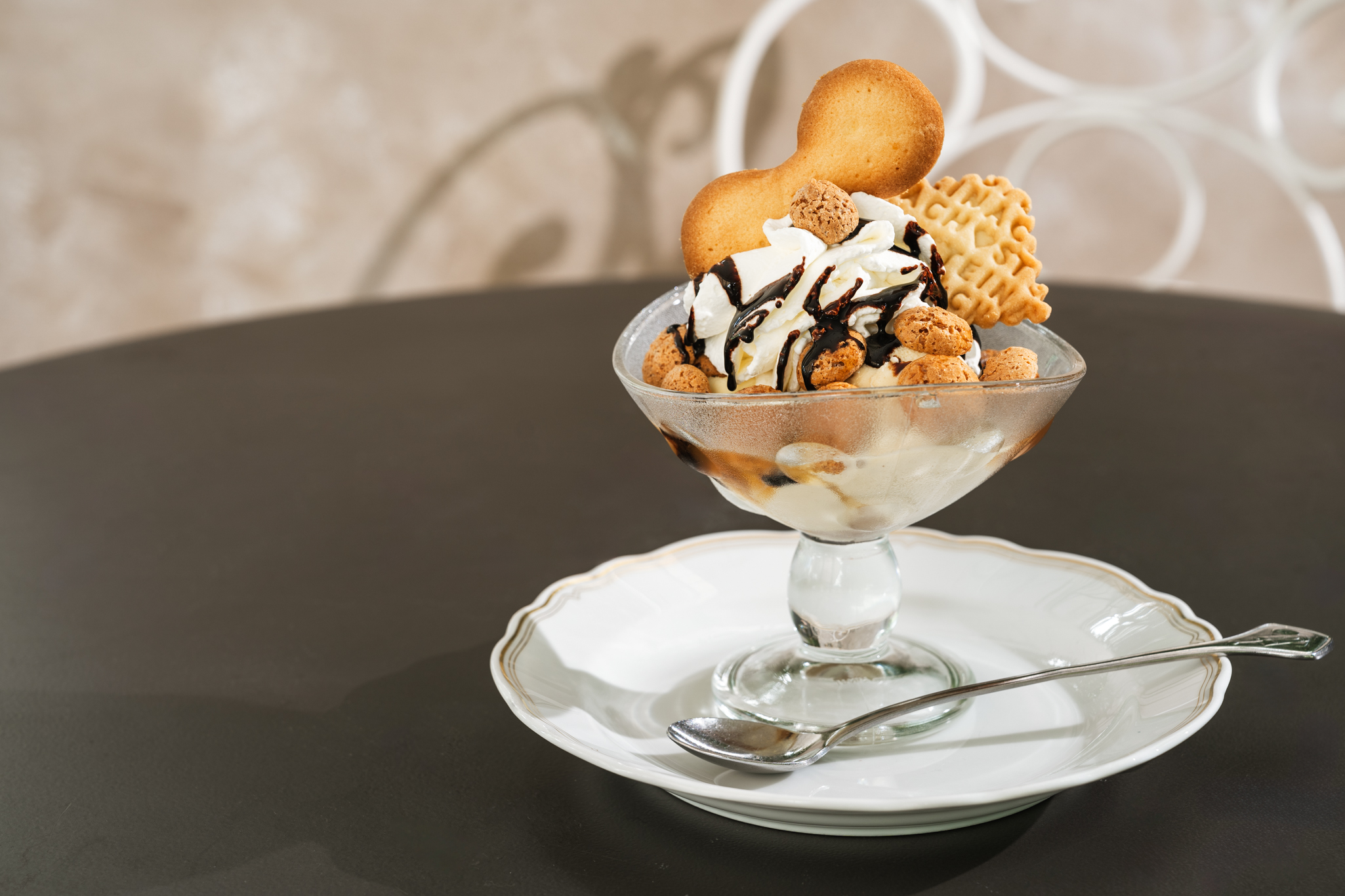 Cremiger Eisbecher – Sommer im Glas